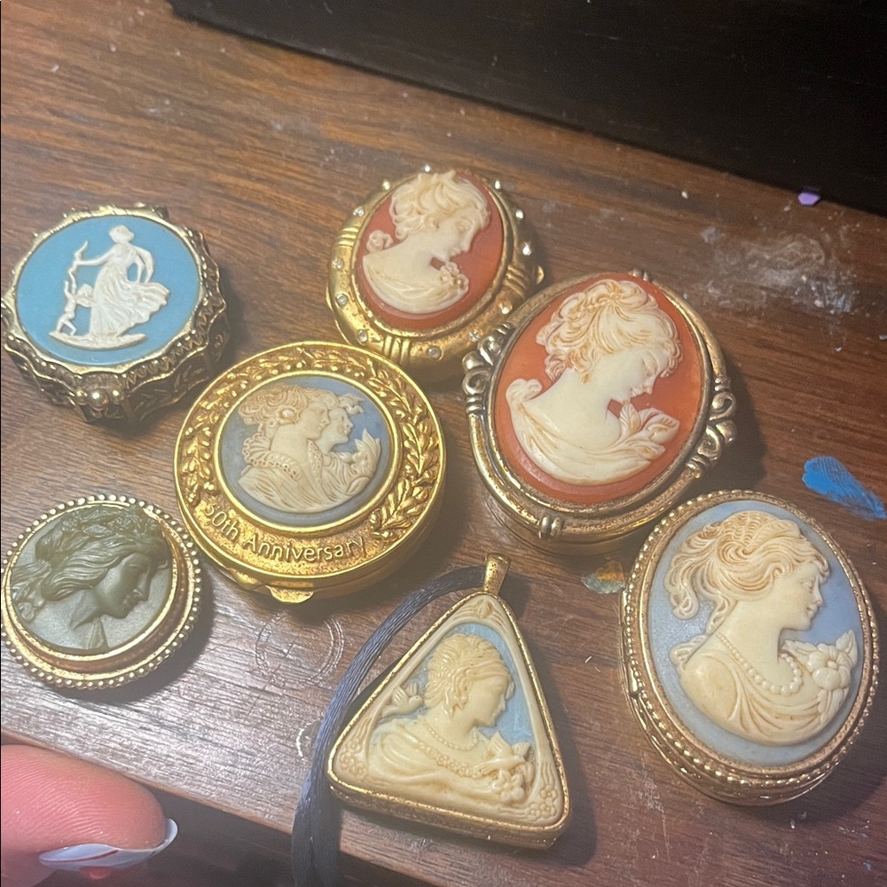 Vintage Cameo Brooch and Pendant Set